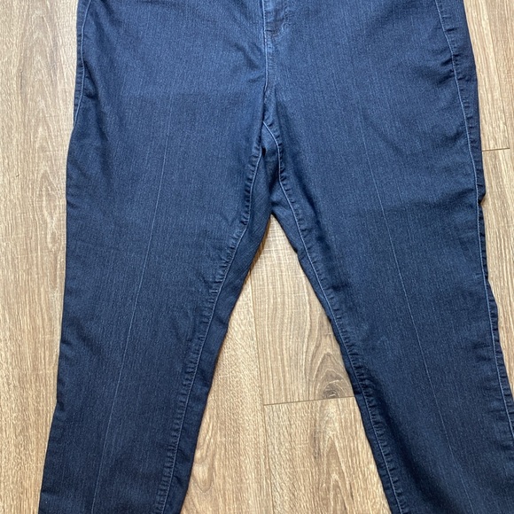 Torrid dark wash high-rise stretchy jeggings, size 20t - Picture 4 of 13